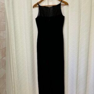 Stunning and elegant Jones New York black evening dress, size 4